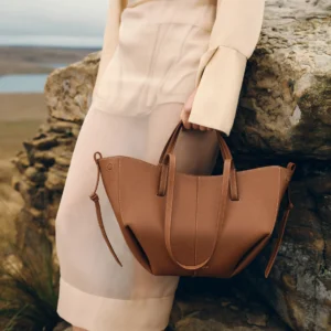 Cyra Caramel Brown Leather Wing Tote Bag - Image 4