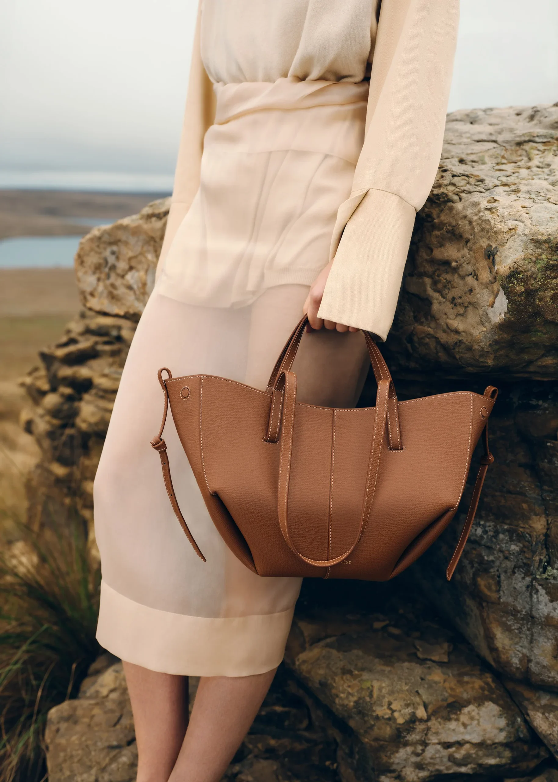 Cyra Caramel Brown Leather Wing Tote Bag - Image 4