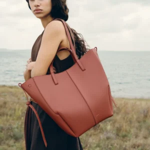 Alternative view of Cyme Tote Edition Textured Terracotta